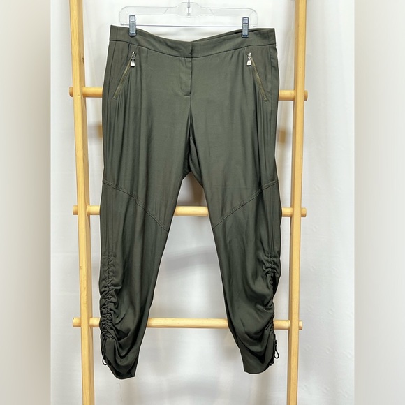W by WORTH Olive green crop ruched cargo pants size S. - Picture 7 of 13